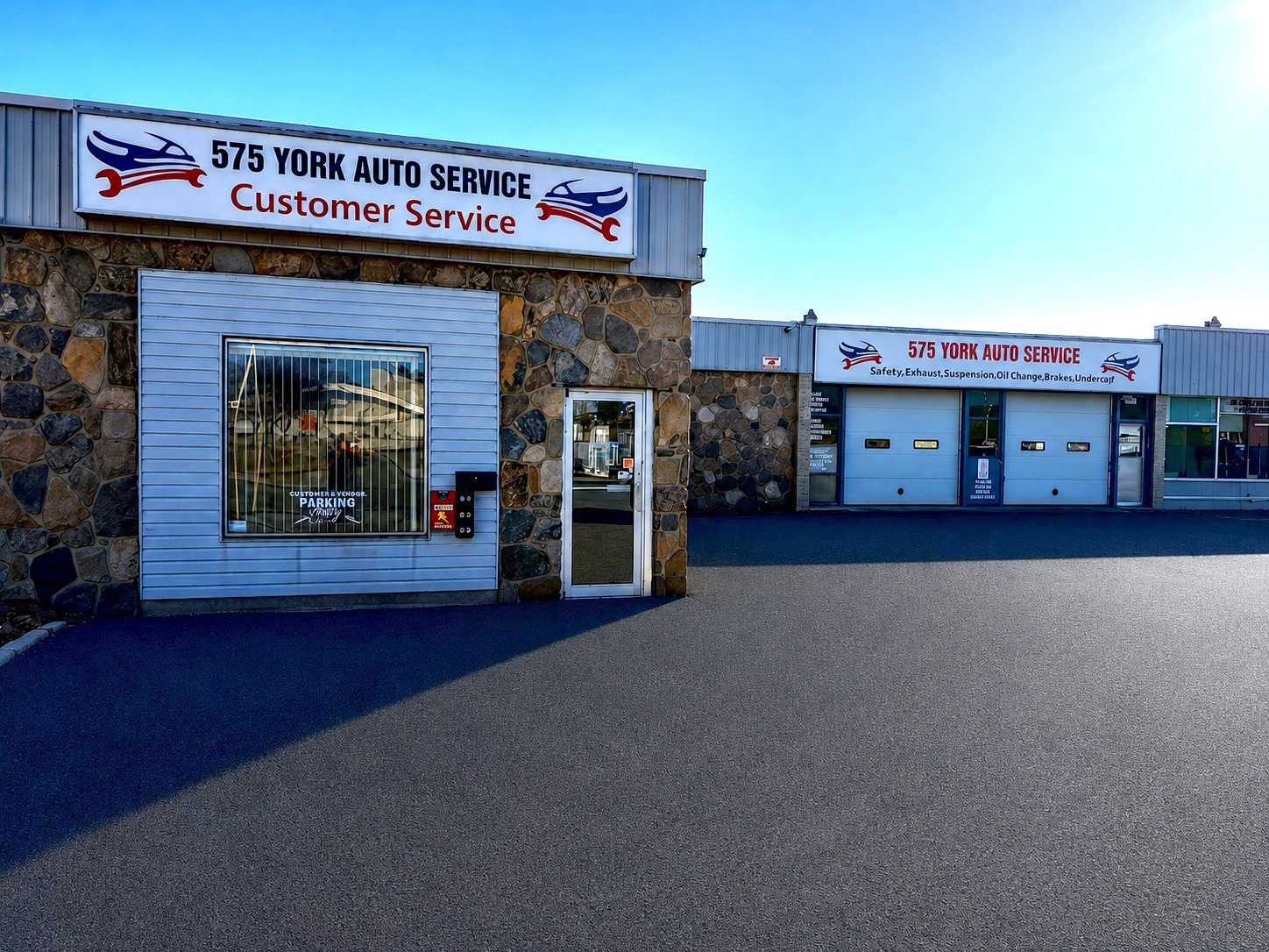 575 York Auto Service Outside View